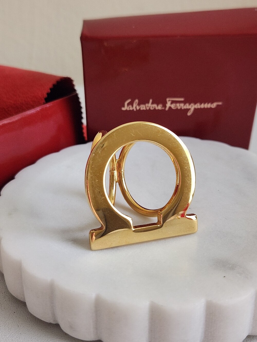 Salvatore Ferragamo Big Scarf Ring Gold